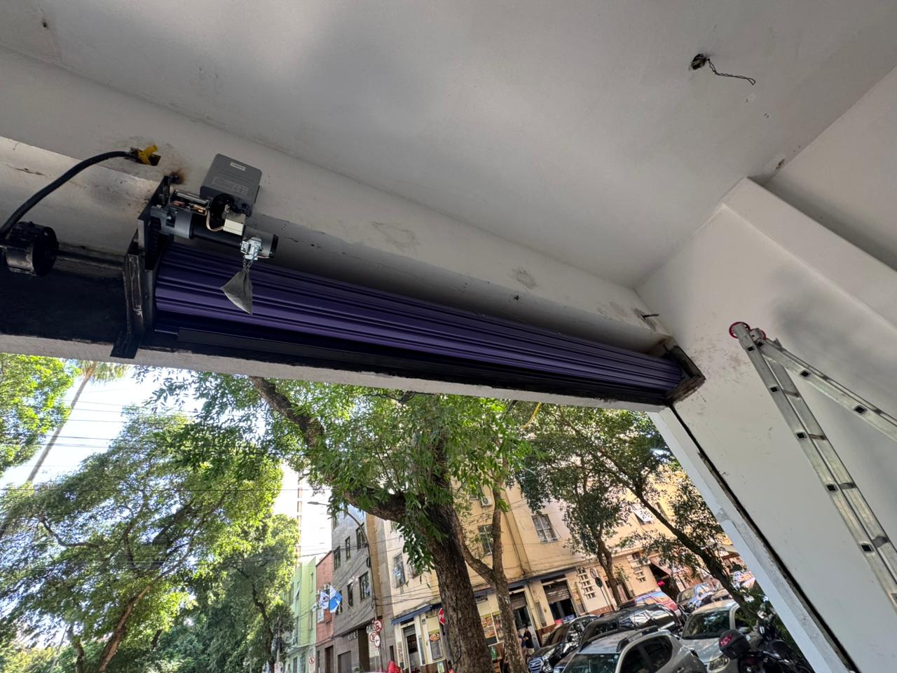 Instalação de porta automática de enrolar no Rio de Janeiro - Rolltech