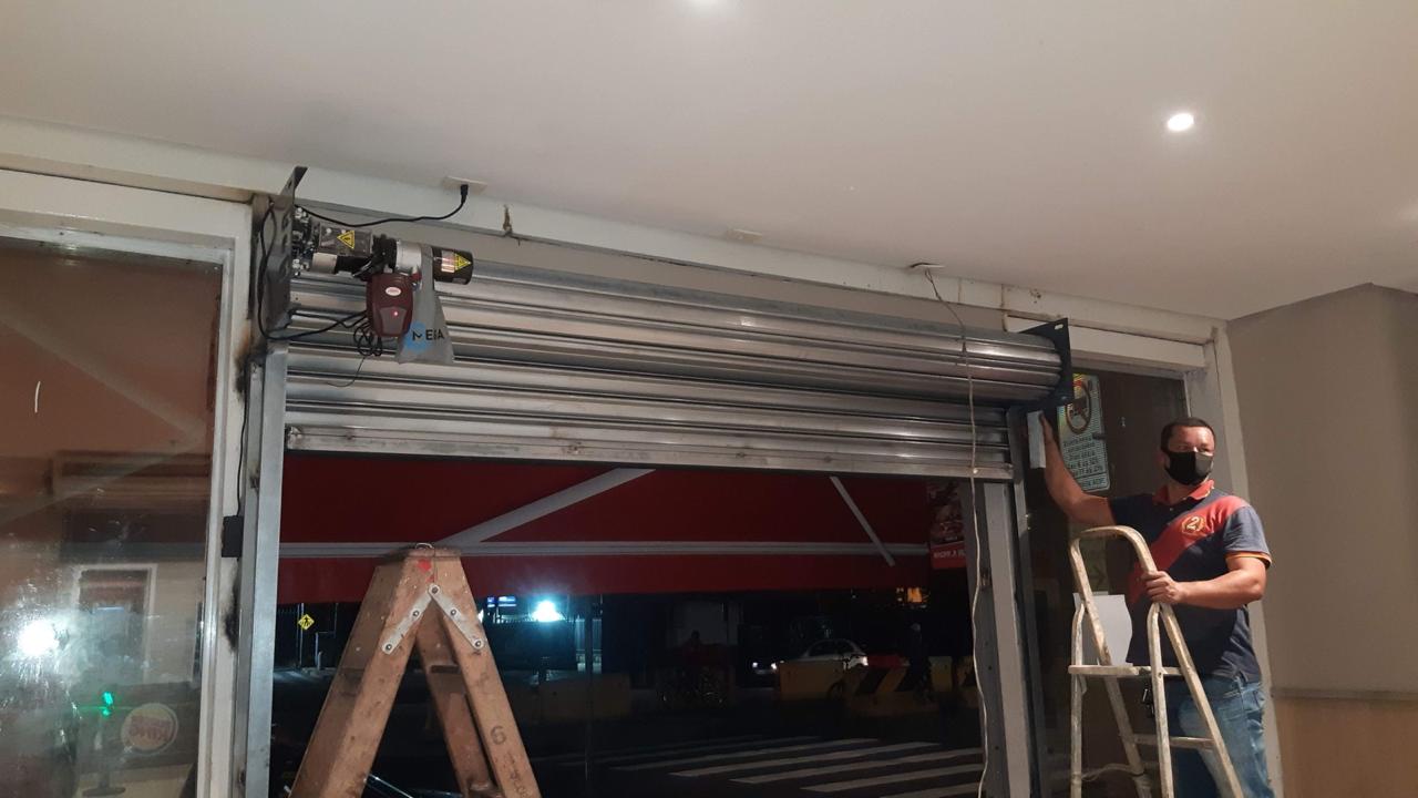 Projeto 5 - Porta Automática Comercial